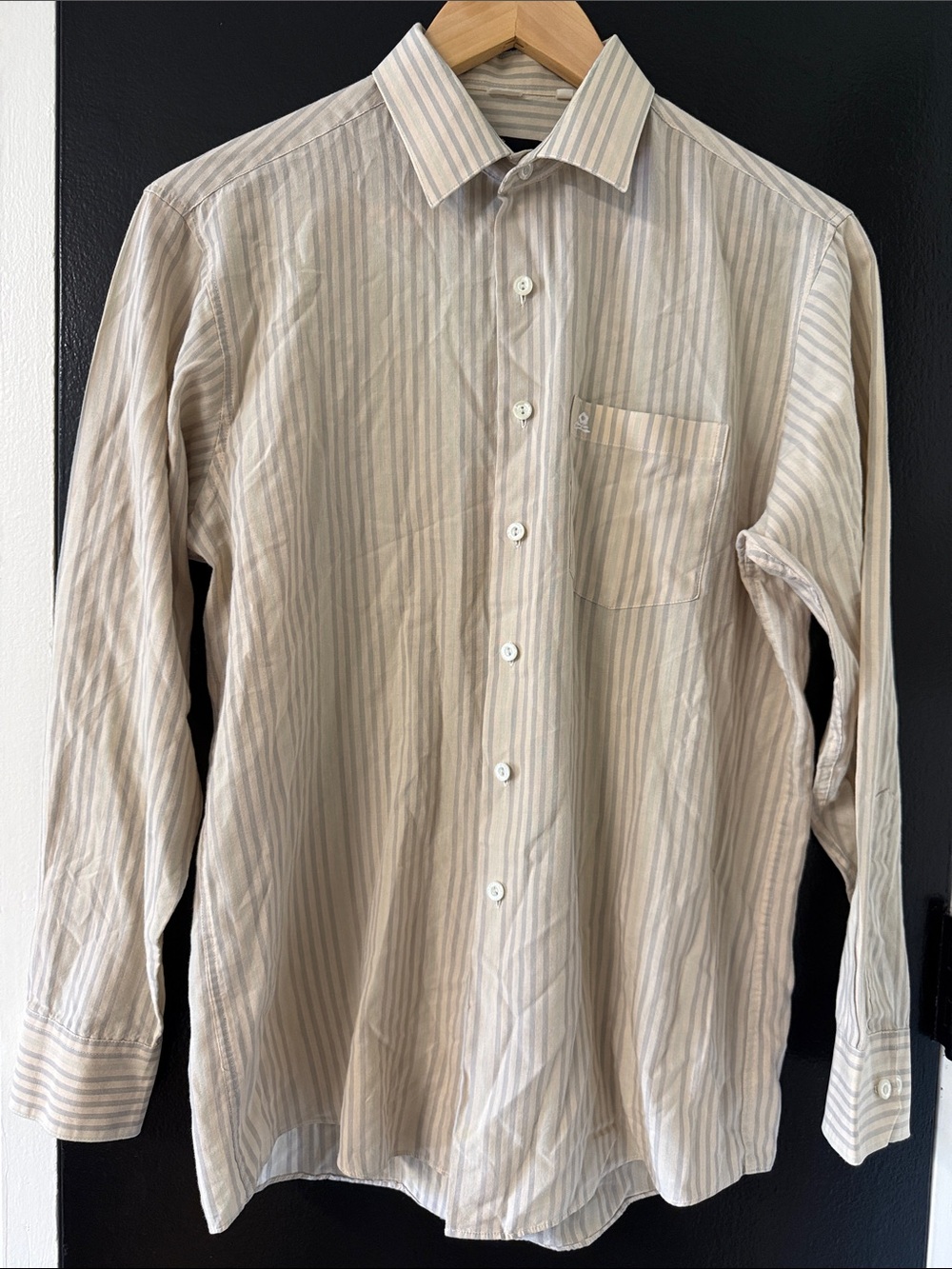 Maison Montagut Vintage button down, engraved buttons